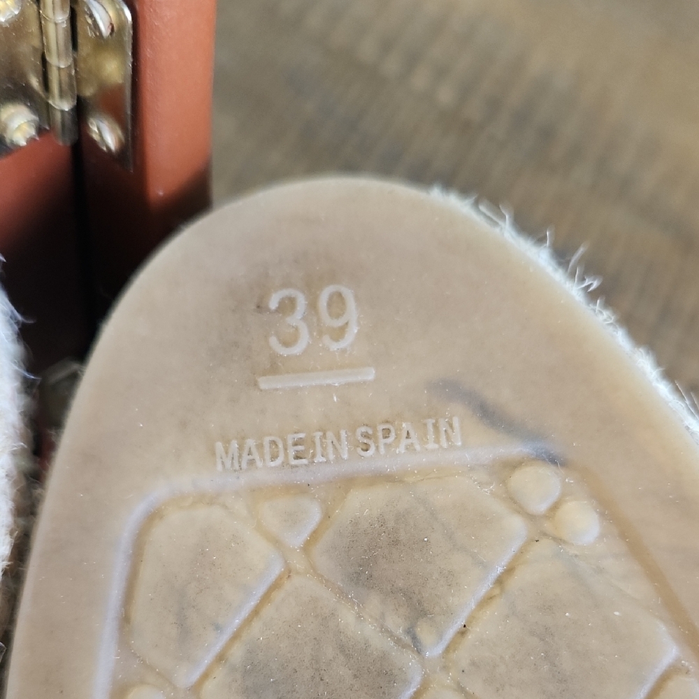 CHANEL Cream and Black Espadrilles - Picture 16 of 16